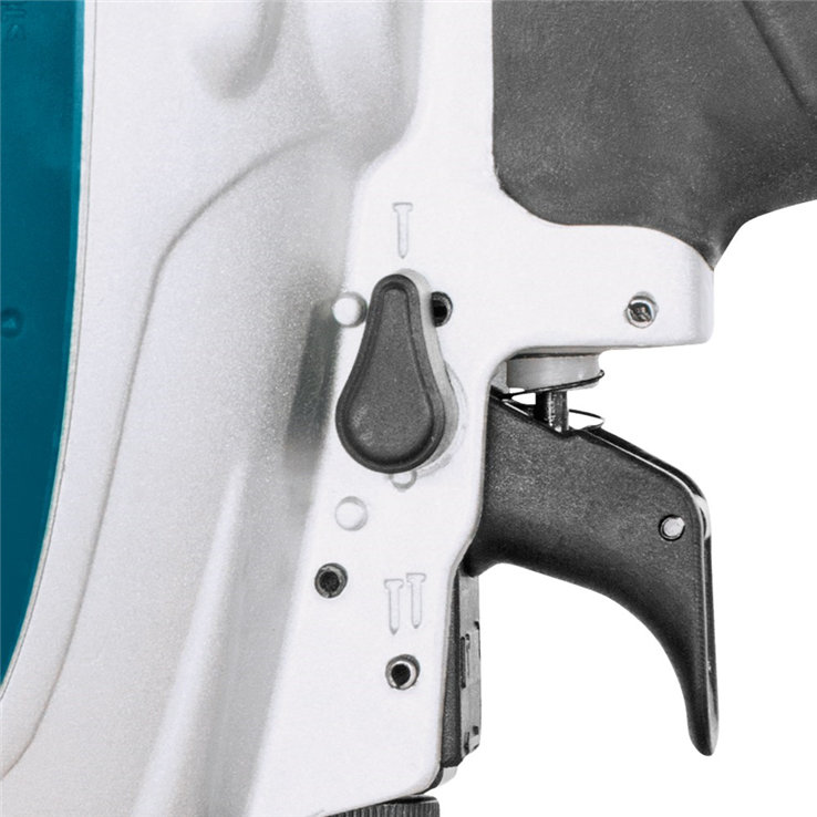 bradtacker makita 8bar