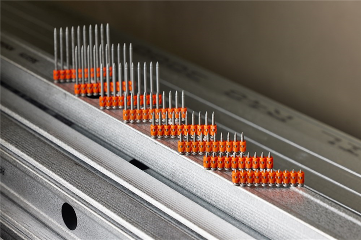 nagels op strip gehard spit
