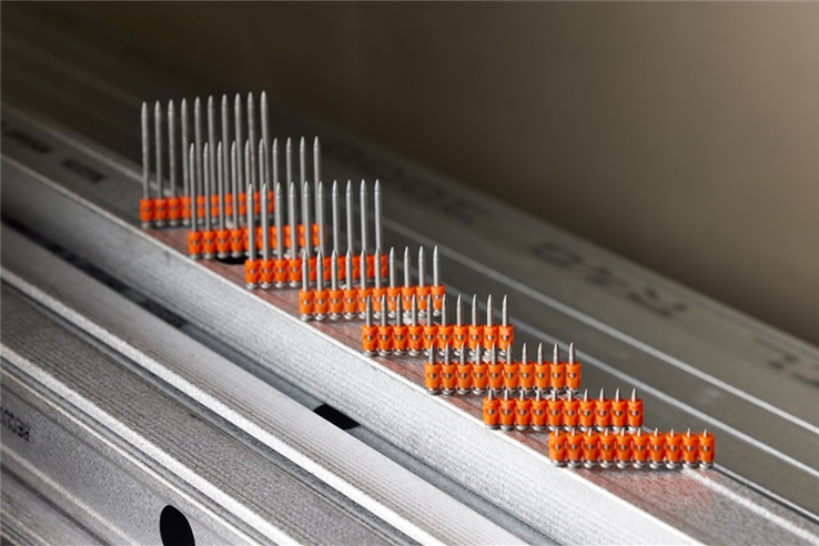 nagels op strip gehard spit