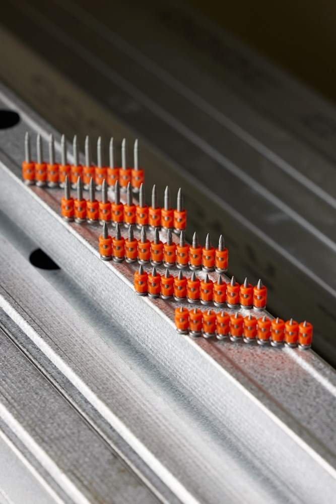 nagels op strip gehard spit