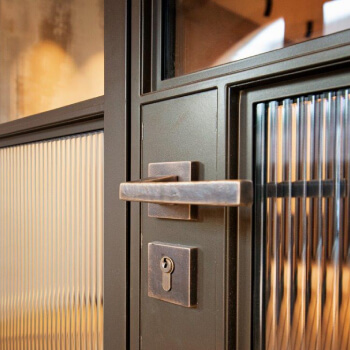 Dauby deurbeslag grachtenpand