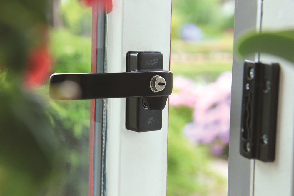 raamsluiting aluminium zwart axa-6